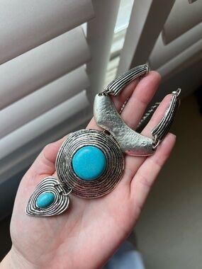 Turquoise Silver Chunky Pendant Statement Necklace - Western Chic Unique Stone